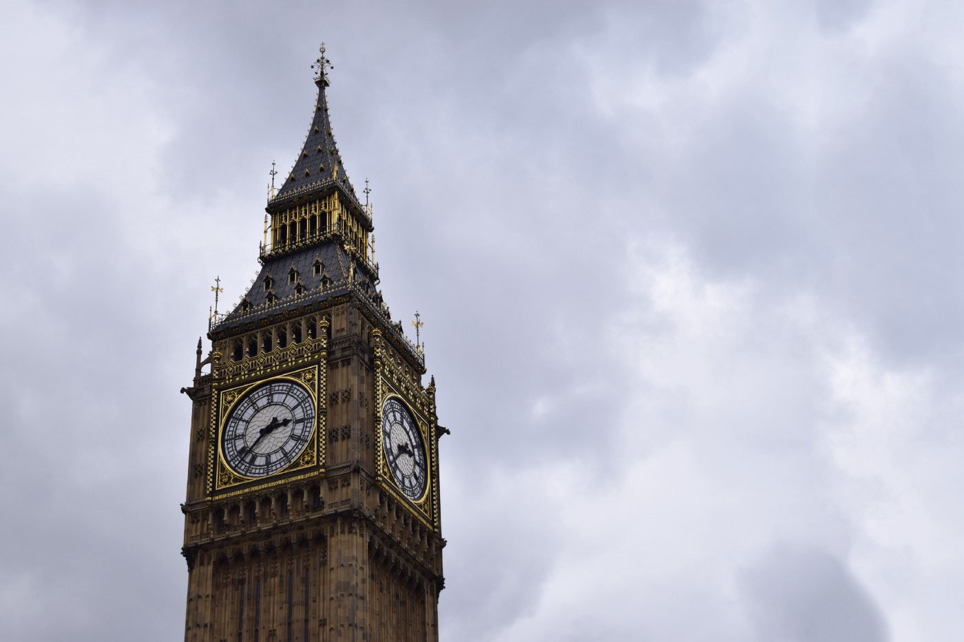 A close-up of London’s Big Ben on a cloudy day.