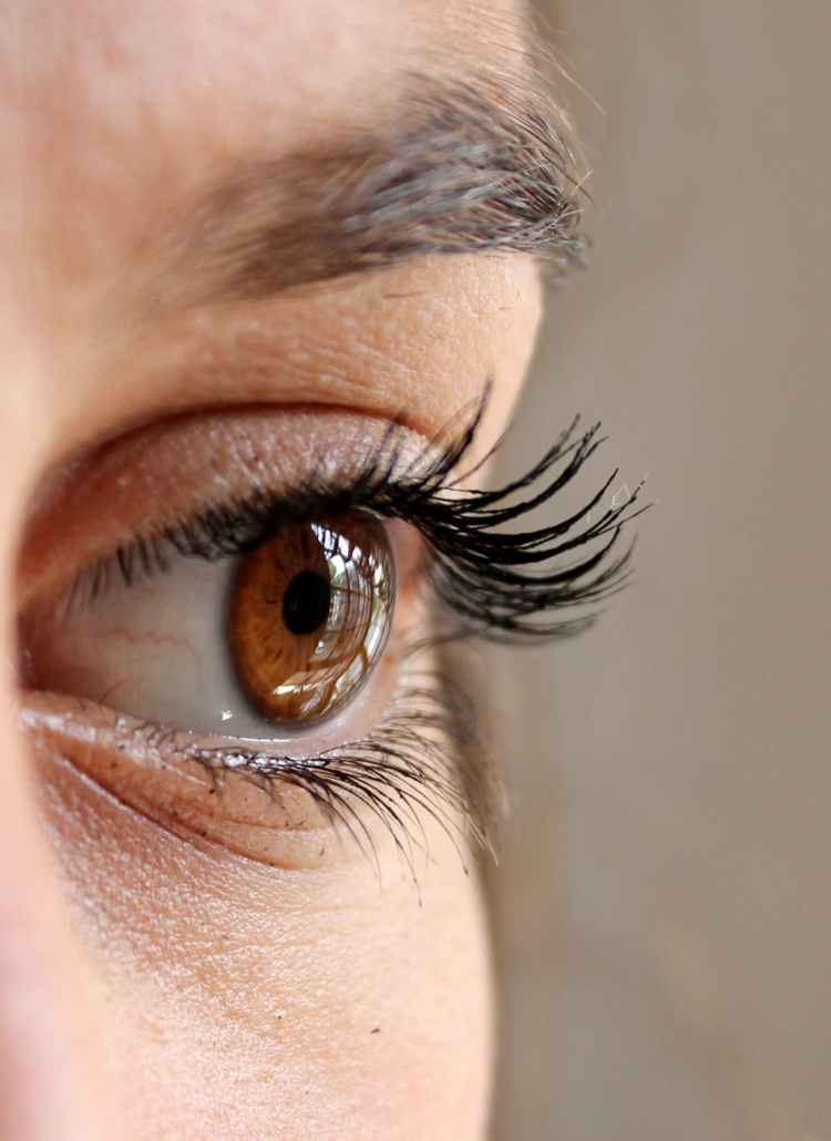 woman face eye eyelashes